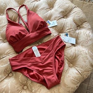 Two Piece bikini set swimsuit. V-Cut bottom. In Terracotta color. Size Medium.